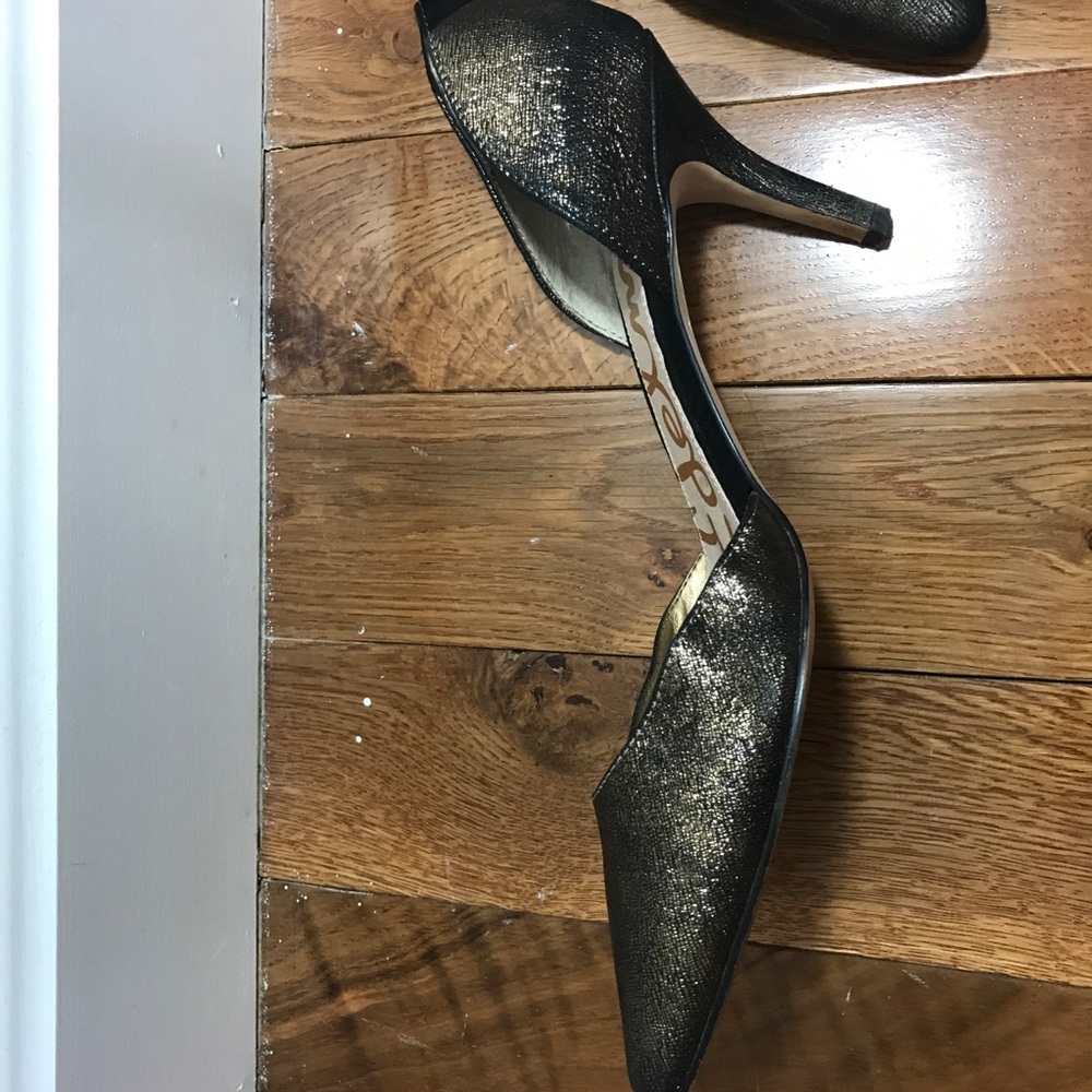 Sam Edelman gold and black pumps - Picture 2 of 4
